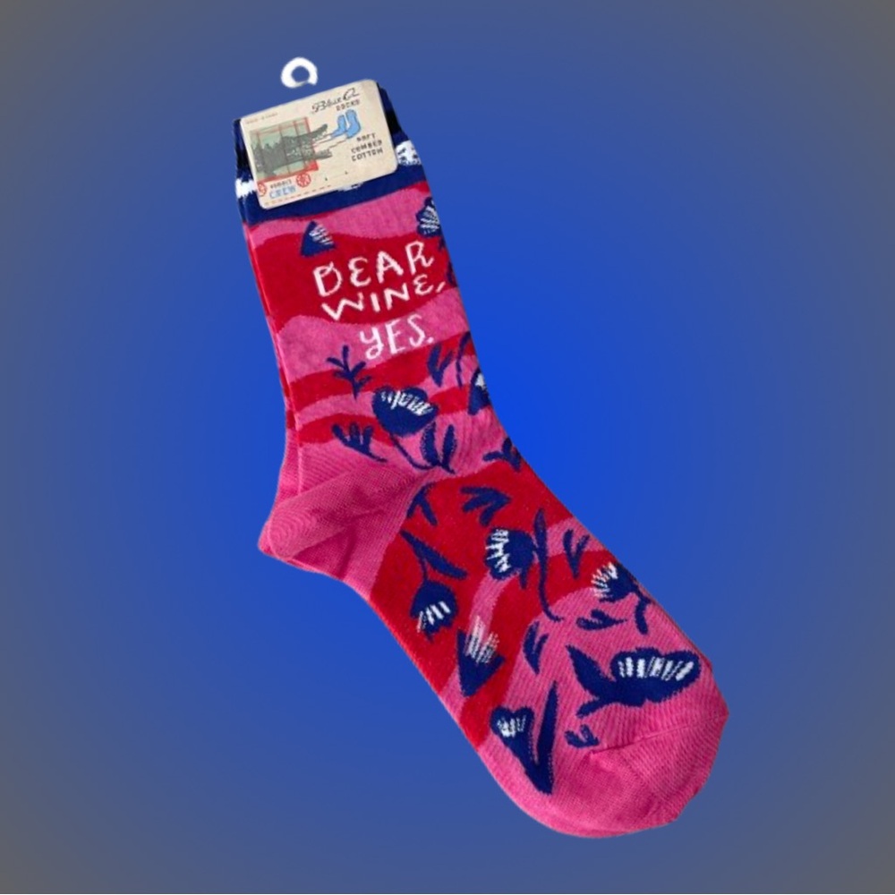 NWT Blue Q Dear Wine, Yes women’s crew socks pink red sz 5-10 gifting